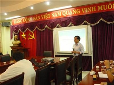 GS. TS Nguyễn Văn Khang thuyết trình khoa học với chủ đề: 
