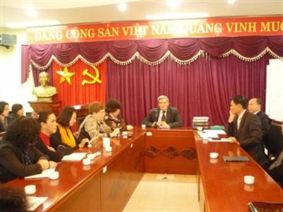 SINH HOẠT KHOA HỌC: Kinh nghiệm về chính sách ngôn ngữ của liên bang Nga