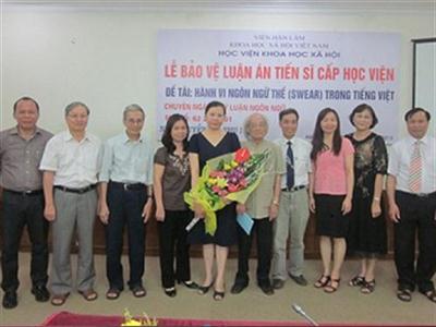 Bảo vệ thành công luận án tiến sĩ Ngôn ngữ học: “Hành vi ngôn ngữ thề (swear) trong tiếng Việt”